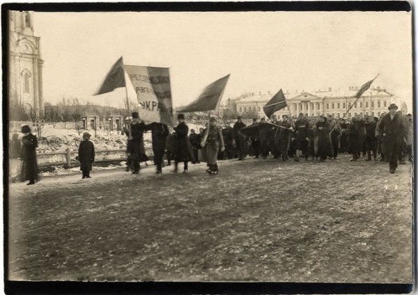 Українці під час урочистої ходи в Томську. 23 березня 1917 р. 